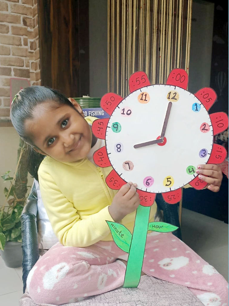 Presidium Rajnagar, PRESIDIANS PARTICIPATE IN CLOCK MAKING ACTIVITY WITH ENTHUSIASM