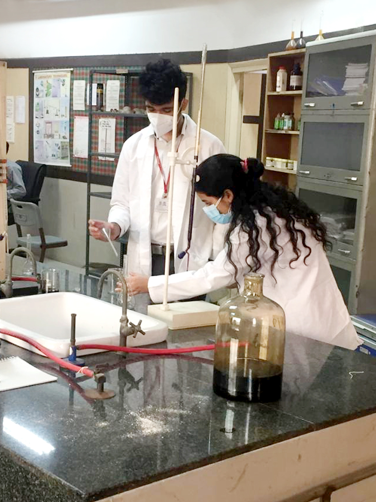 Presidium Gurgaon-57, CHEMISTRY PRACTICAL: STUDENTS STRENGTHEN THEIR PRACTICAL SKILLS