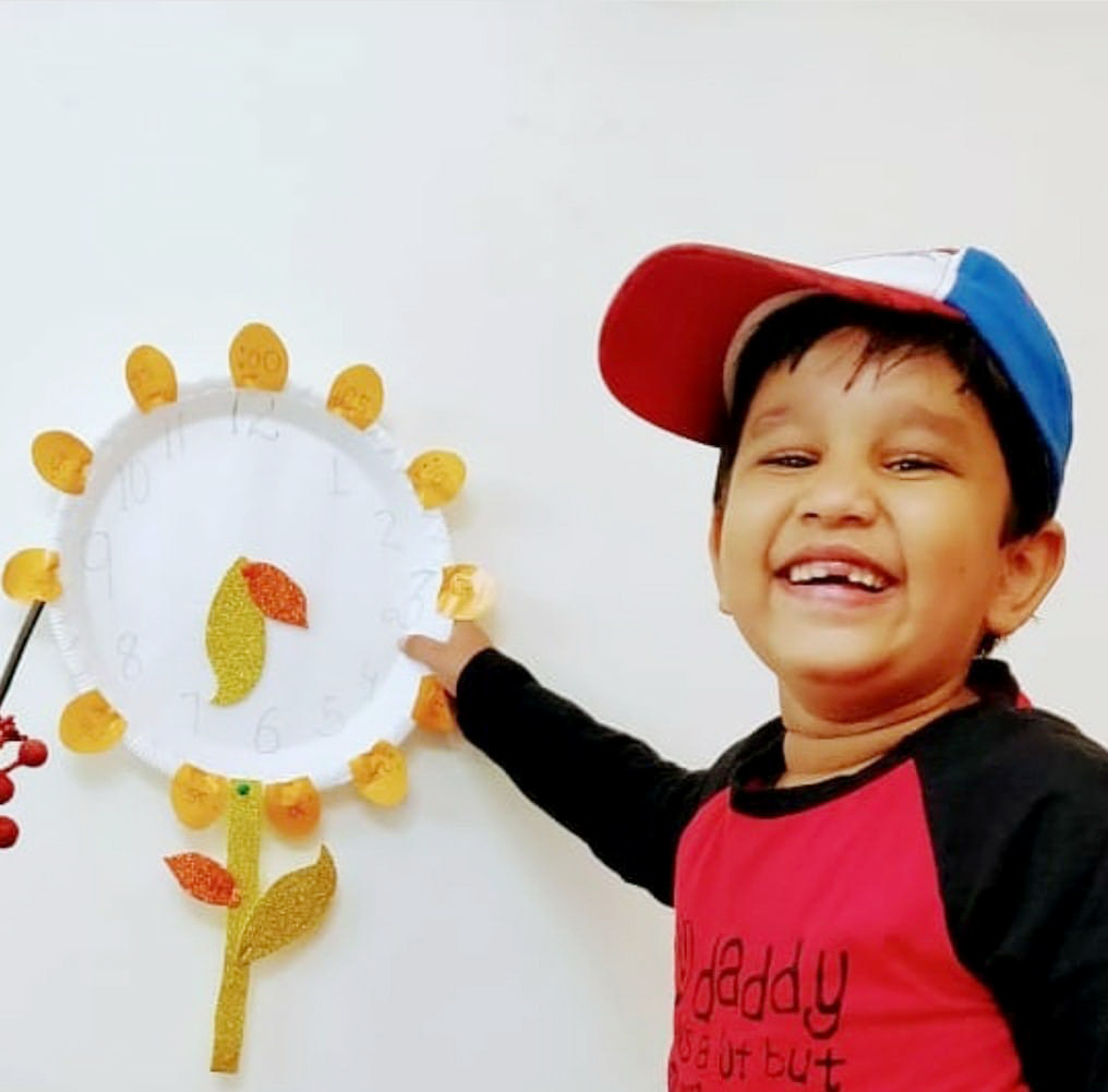 Presidium Rajnagar, STUDENTS PARTICIPATE IN CLOCK MAKING ACTIVITY WITH ENTHUSIASM