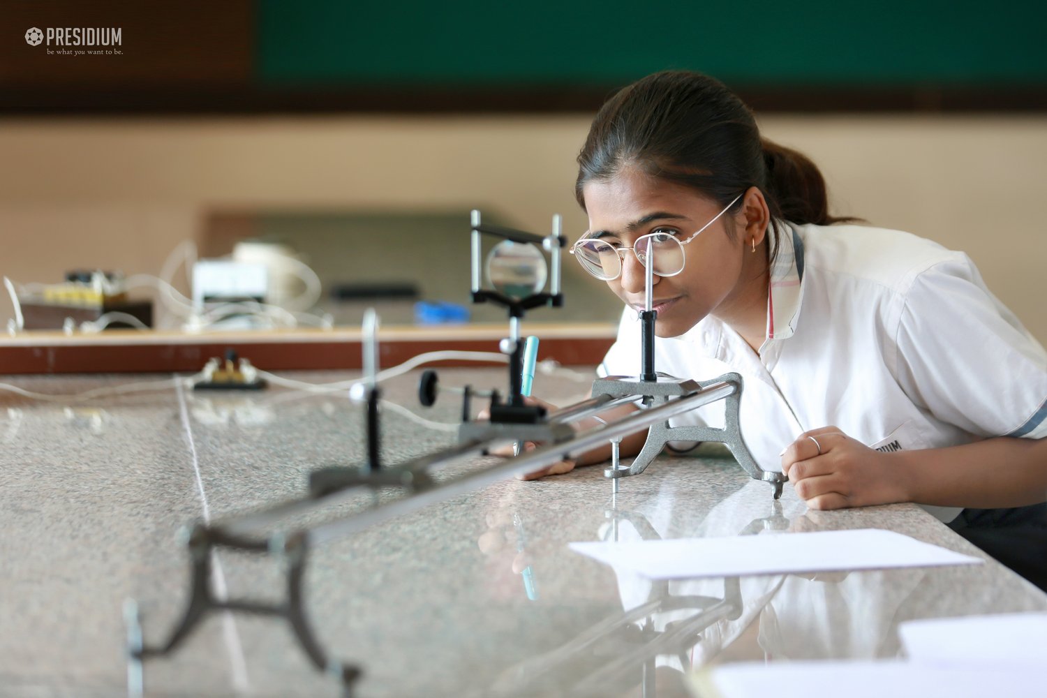 Presidium Rajnagar, STUDENTS LEARN HOW TO USE METER BRIDGE IN PHYSICS ACTIVITY