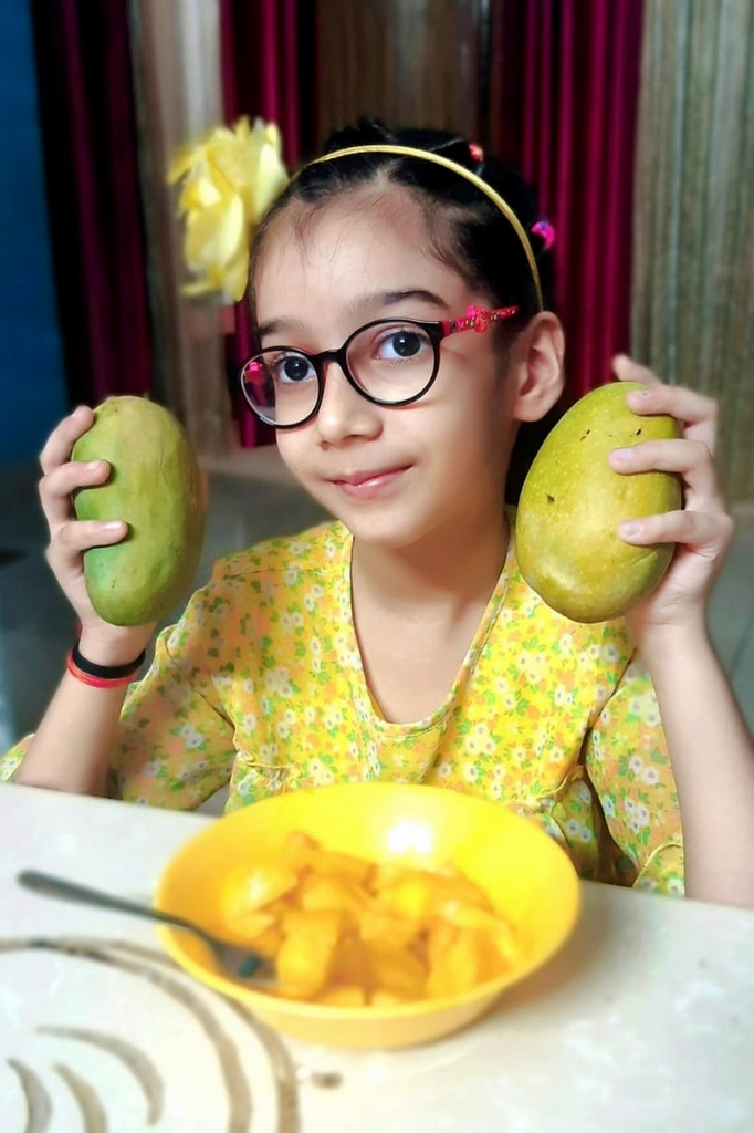 Presidium Rajnagar, MANGO DAY: STUDENTS RELISH THE KING OF FRUITS