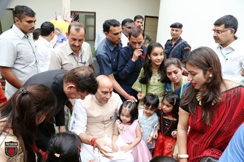 PRESIDIANS SEEK BLESSINGS FROM THE DIGNITARIES ON RAKSHA BANDHAN