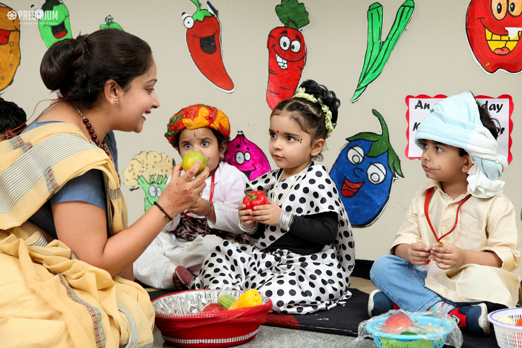 Presidium Gurgaon-57, PRESIDIANS DRESS AS VENDORS FOR THE 'FRUIT & VEGETABLE' ACTIVITY