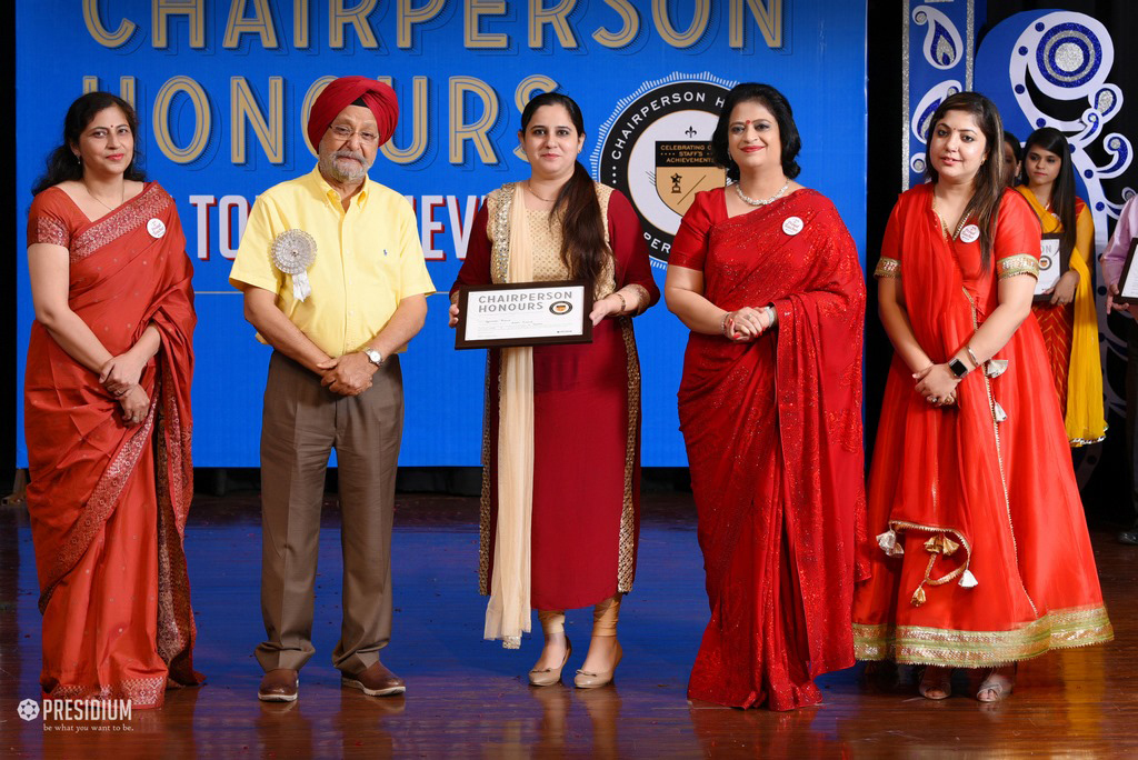 Presidium Punjabi Bagh, MRS. SUDHA GUPTA  HONOURS TEACHERS  AT CHAIRPERSON HONOURS
