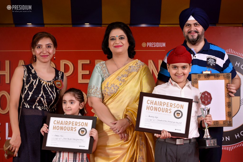 Presidium Punjabi Bagh, RESPECTED SUDHA MA’AM AWARDS LEADERS AT CHAIRPERSON HONOURS