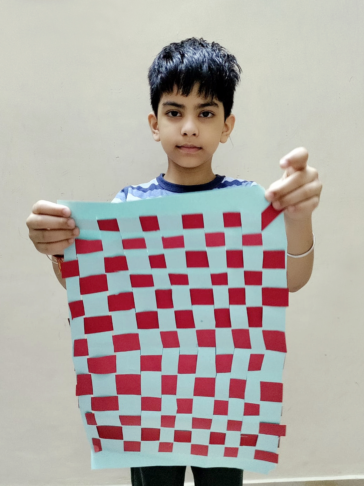 Presidium Dwarka-6, STUDENTS SHOWCASE THEIR CREATIVITY WITH WEAVING ACTIVITY