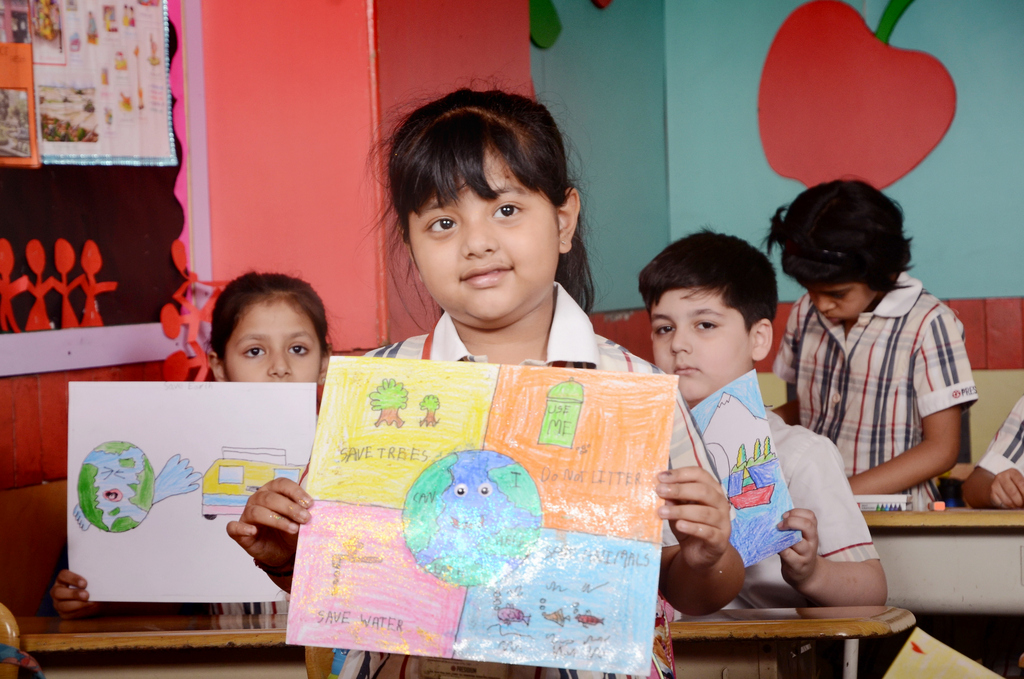 Presidium Vivek Vihar, PAINTING DREAMS ON A CANVAS AT DRAWING & COLOURING COMPETITION