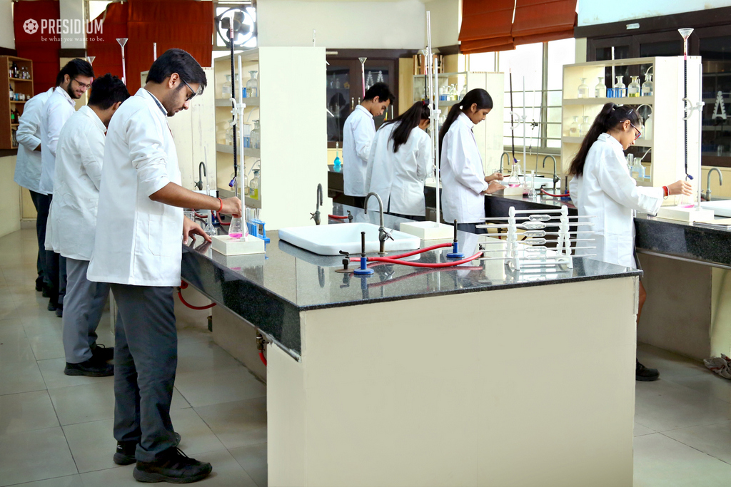 Presidium Gurgaon-57, STUDENTS PERFORM VOLUMETRIC ANALYSIS TEST IN CHEMISTRY LABORATORY