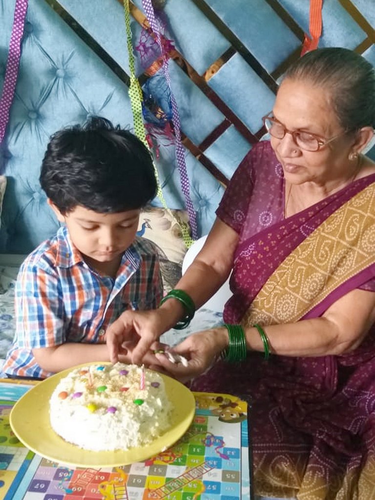 Presidium Indirapuram, PRESIDIANS PAY TRIBUTE TO THEIR LOVING GRANDPARENTS!