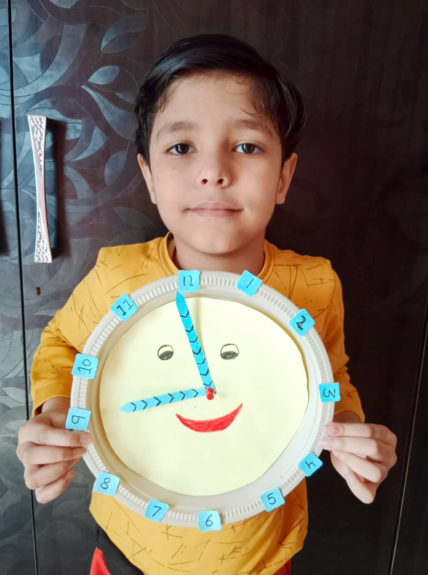 Presidium Rajnagar, STUDENTS PARTICIPATE IN CLOCK MAKING ACTIVITY WITH ENTHUSIASM