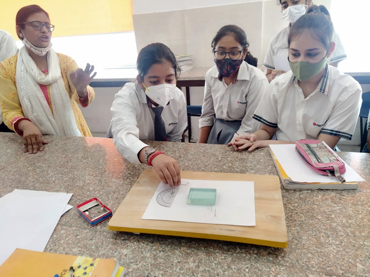 Presidium Rajnagar, PRESIDIANS STUDY THE PHENOMENA OF REFRACTION!