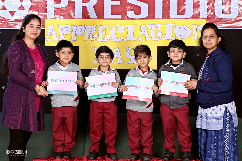 Presidium Vivek Vihar, APPRECIATION DAY: AWARDING CERTIFICATES TO MERITORIOUS PRESIDIANS
