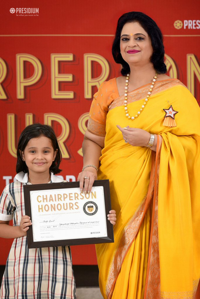 Presidium Vivek Vihar, HON.CHAIRPERSON, MRS.GUPTA HONOURS STUDENTS FOR ACHIEVEMENTS