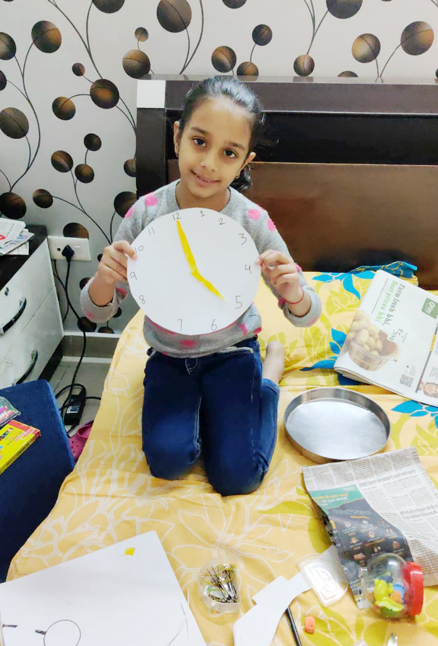 Presidium Rajnagar, STUDENTS PARTICIPATE IN CLOCK MAKING ACTIVITY WITH ENTHUSIASM