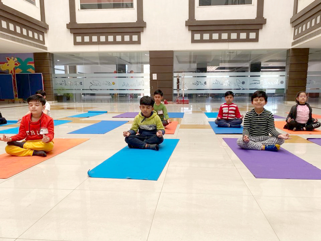 Presidium Rajnagar, STUDENTS LEARN ABOUT THE IMPORTANCE OF DOING YOGA