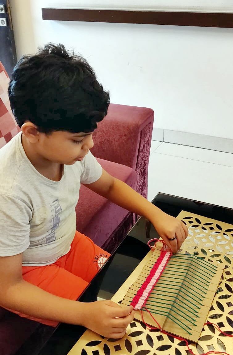 Presidium Dwarka-6, STUDENTS SHOWCASE THEIR CREATIVITY WITH WEAVING ACTIVITY