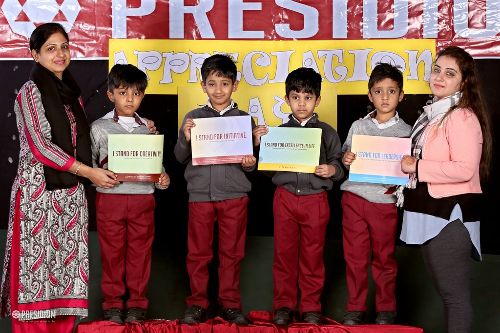 Presidium Vivek Vihar, APPRECIATION DAY: AWARDING CERTIFICATES TO MERITORIOUS PRESIDIANS