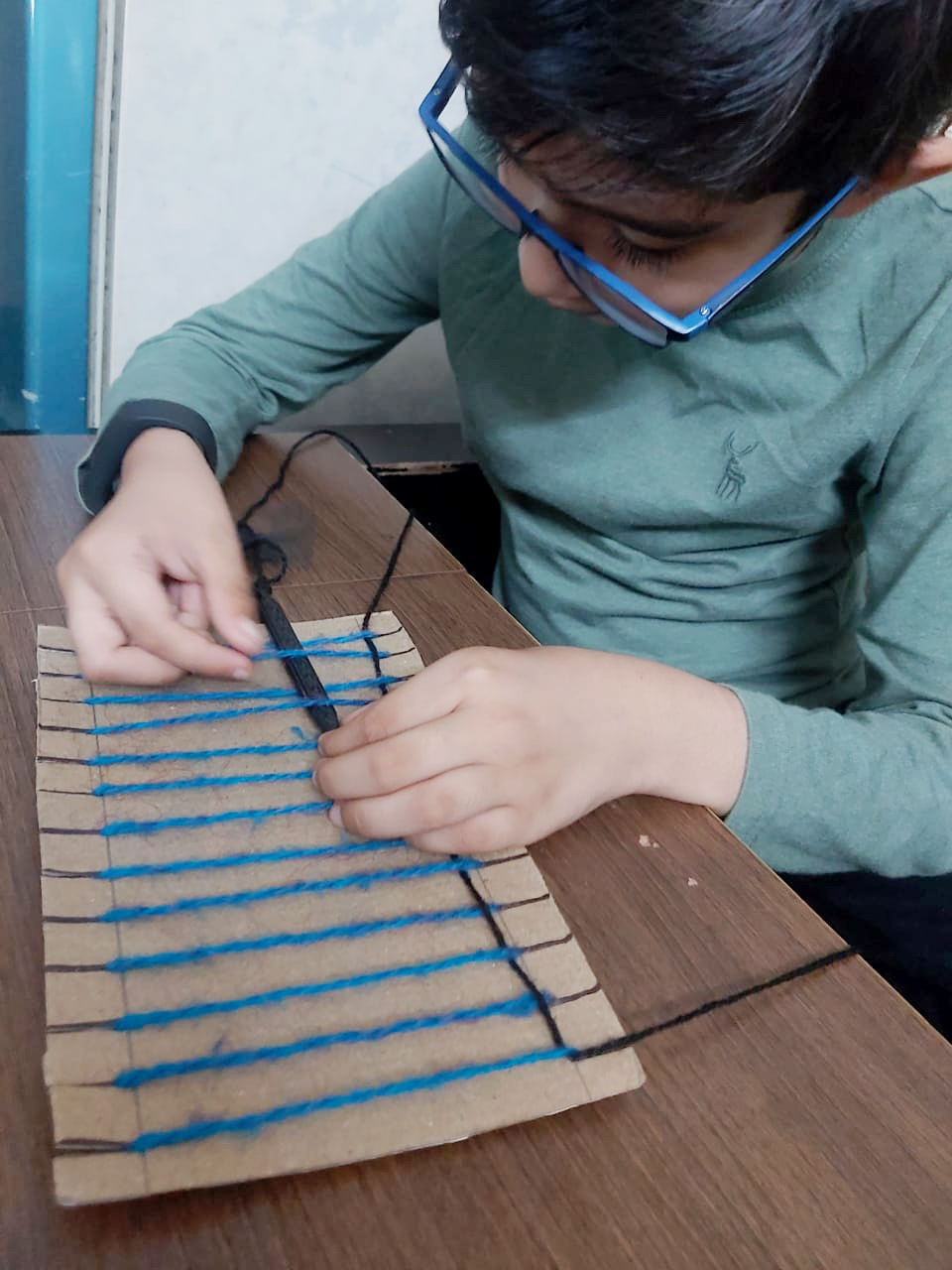 Presidium Dwarka-6, STUDENTS SHOWCASE THEIR CREATIVITY WITH WEAVING ACTIVITY