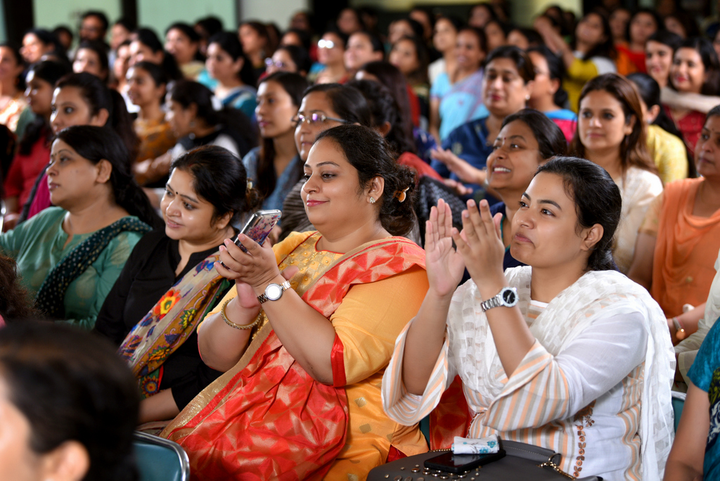 Presidium Indirapuram, CHAIRPERSON, MRS SUDHA GUPTA CONDUCTS AN INCITING SEMINAR ON ‘BEING