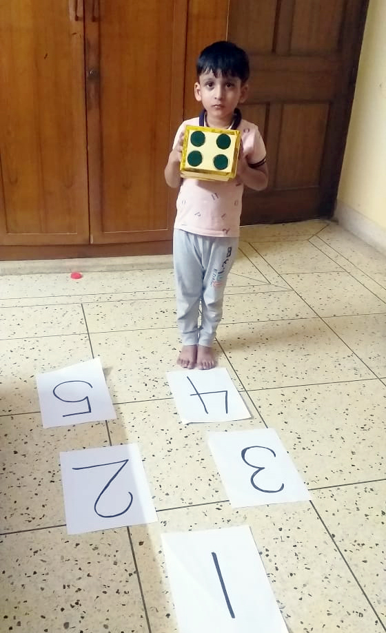 Presidium Gurgaon-57, STUDENTS PARTICIPATE IN HOPSCOTCH GAME WITH ENTHUSIASM!