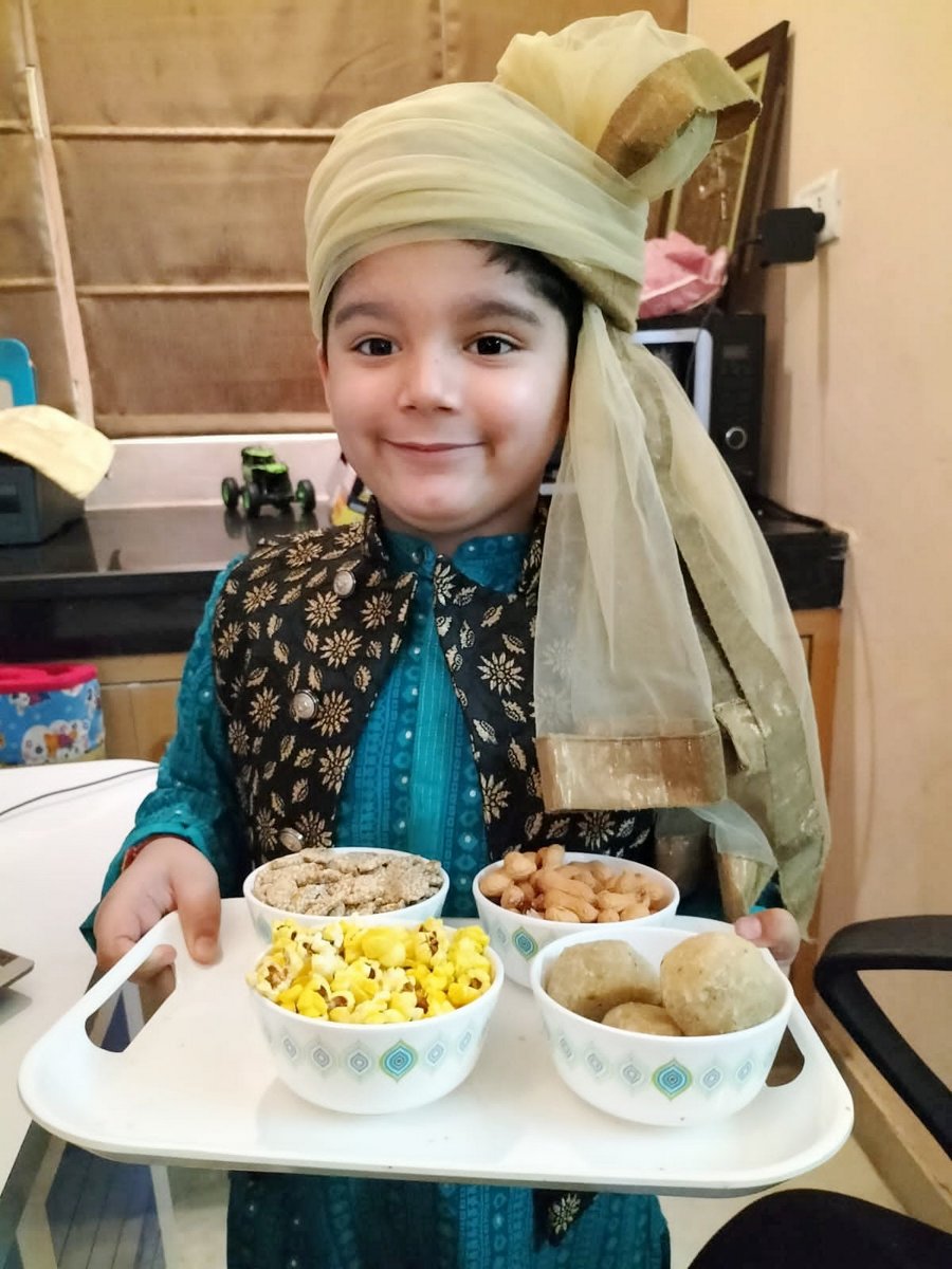 Presidium Indirapuram, PRESIDIANS CELEBRATE LOHRI WITH SWEETS, SONGS, AND DANCE! Presidium Indirapuram, PRESIDIANS CELEBRATE LOHRI WITH SWEETS, SONGS, AND DANCE!