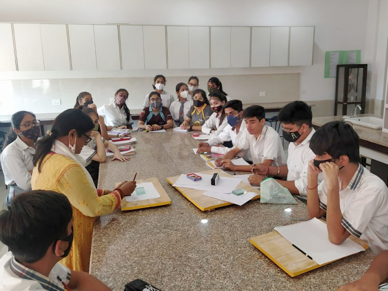 Presidium Rajnagar, PRESIDIANS STUDY THE PHENOMENA OF REFRACTION!