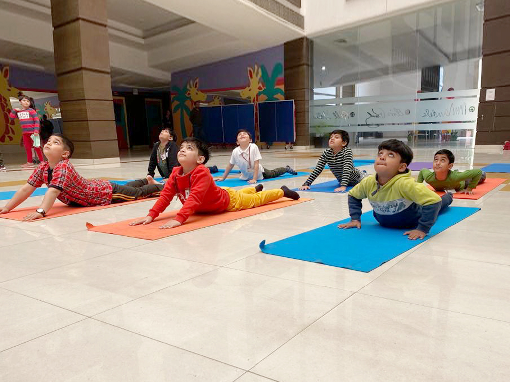 Presidium Rajnagar, STUDENTS LEARN ABOUT THE IMPORTANCE OF DOING YOGA