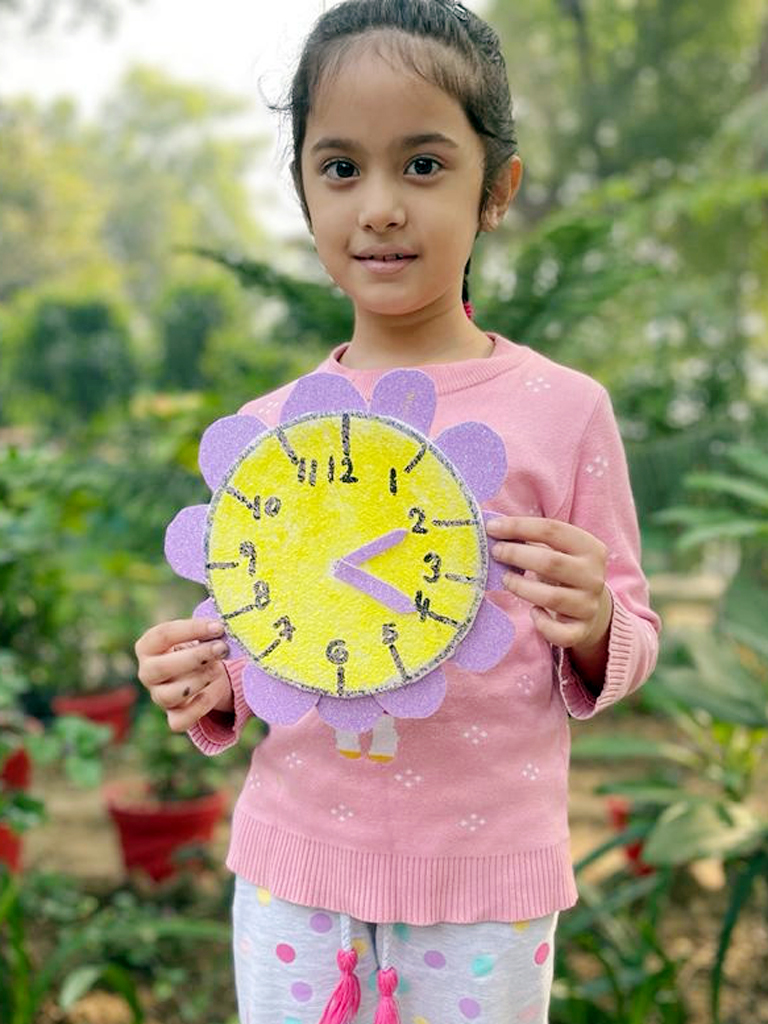 Presidium Rajnagar, STUDENTS PARTICIPATE IN CLOCK MAKING ACTIVITY WITH ENTHUSIASM