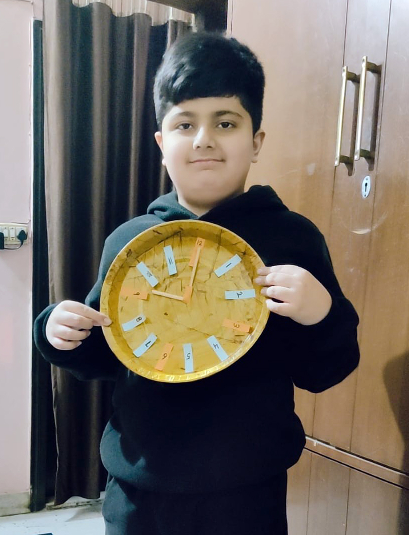 Presidium Rajnagar, STUDENTS PARTICIPATE IN CLOCK MAKING ACTIVITY WITH ENTHUSIASM