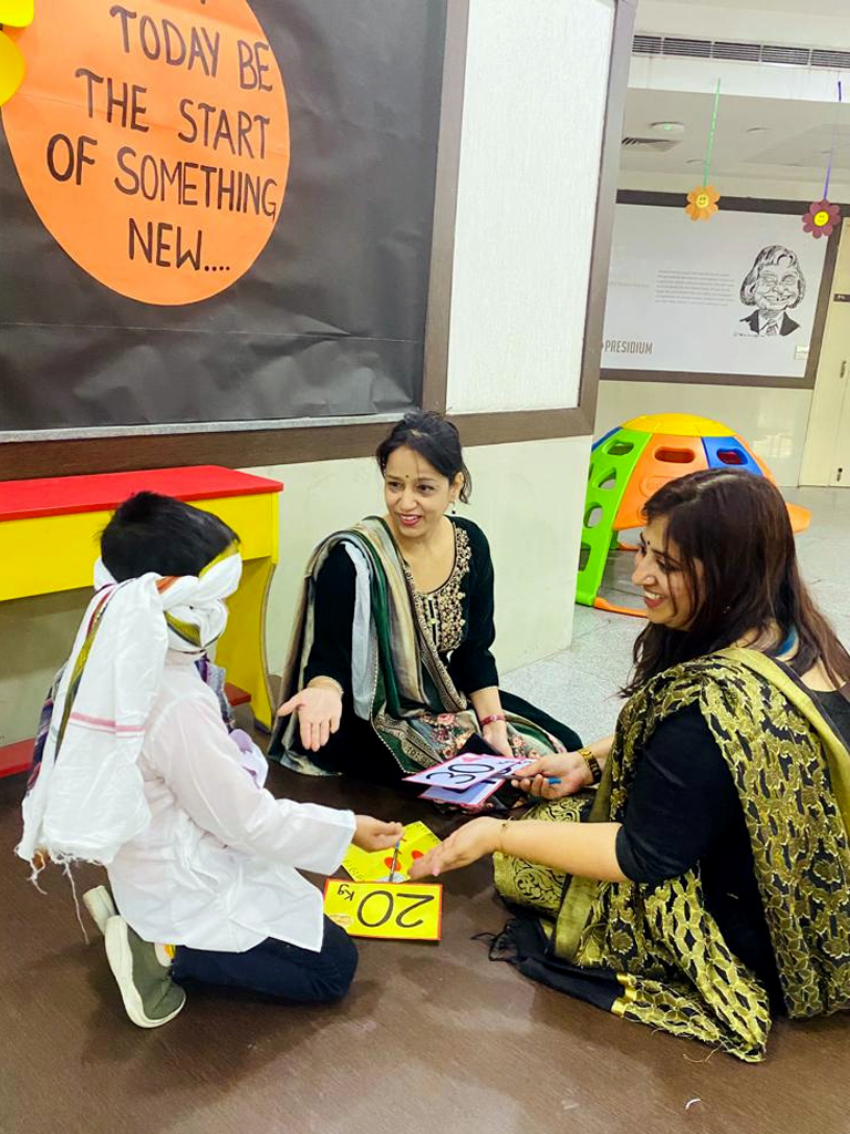 Presidium Gurgaon-57, PRESIDIANS ENHANCE THEIR KNOWLEDGE ABOUT COMMUNITY HELPERS Presidium Gurgaon-57, PRESIDIANS ENHANCE THEIR KNOWLEDGE ABOUT COMMUNITY HELPERS