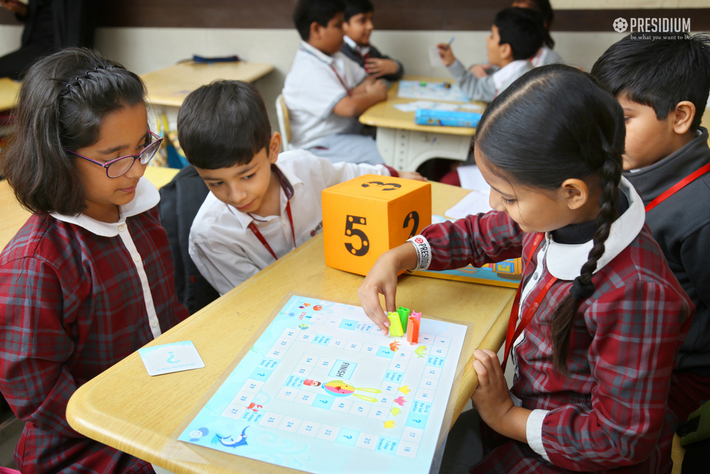 Presidium Gurgaon-57, STUDENTS COMPREHEND THEME ‘TEXTILES’ WITH BLOCK PRINTING ACTIVITY