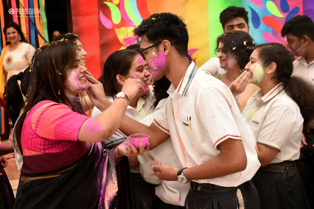 Presidium Indirapuram, JOYFUL HOLI CELEBRATION WITH HON’BLE CHAIRPERSON MRS. SUDHA GUPTA