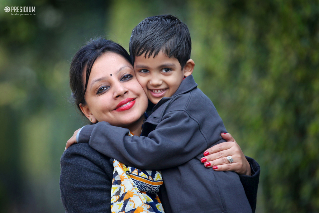 Presidium Rajnagar, HUG DAY: ALL THEY NEED IS A HUG & A SMILE IN EVERY LITTLE WHILE!