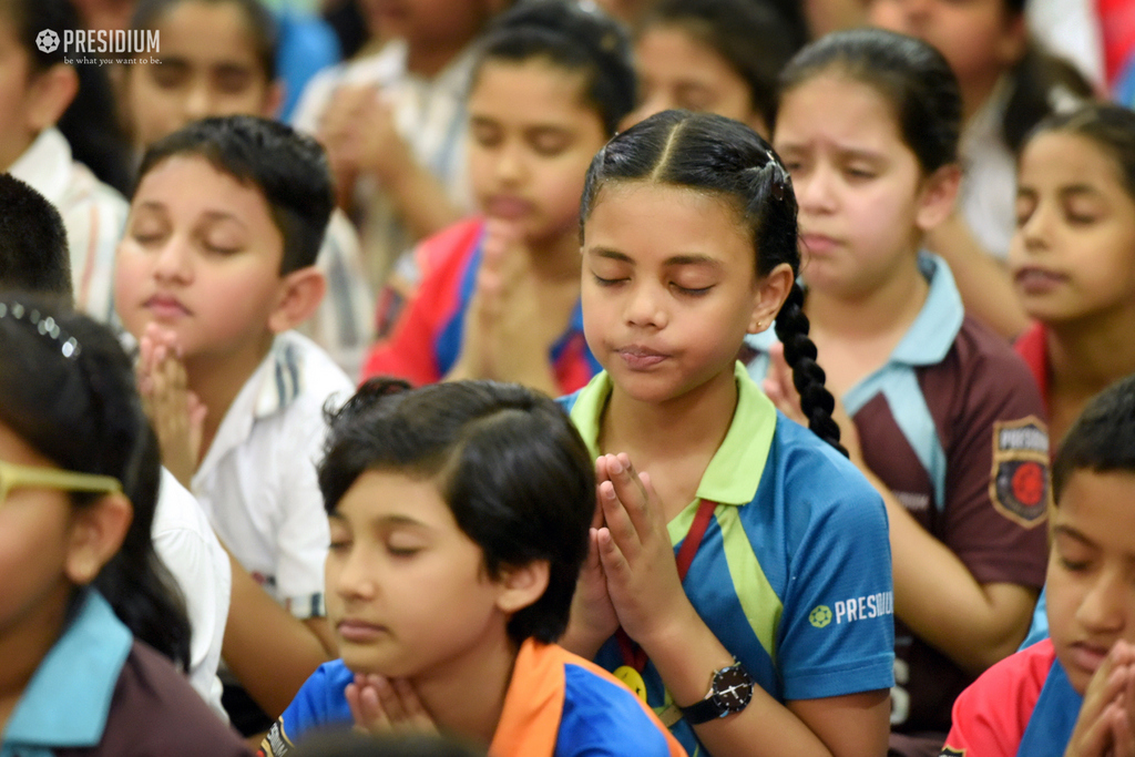 Presidium Pitampura, PRESIDIANS HONOUR THE GURUS FOR THEIR WISDOM ON GURU PURNIMA