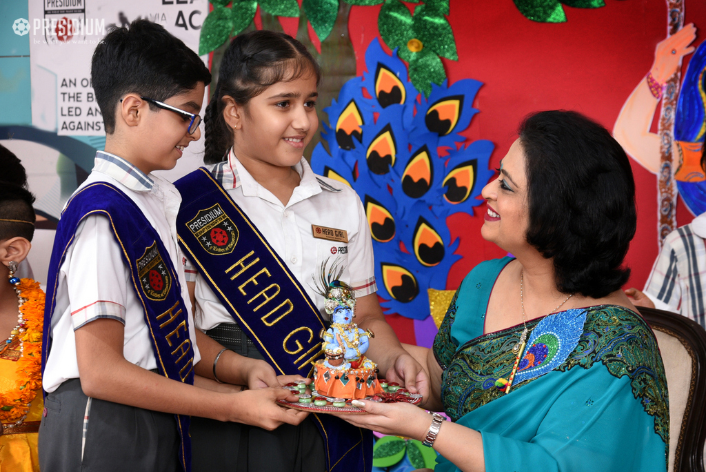 Presidium Pitampura, STUDENTS MEET THE CHAIRPERSON ON THE OCCASION OF JANMASHTAMI