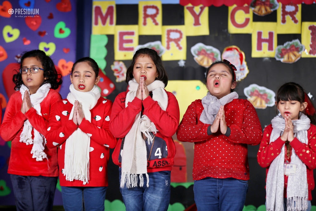 Presidium Vivek Vihar, SANTA CLAUS DISTRIBUTES GIFTS AT GRAND CHRISTMAS CELEBRATION 