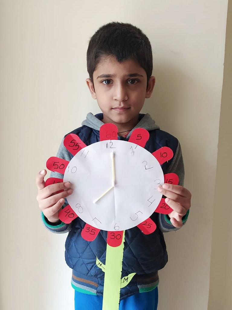 Presidium Rajnagar, PRESIDIANS PARTICIPATE IN CLOCK MAKING ACTIVITY WITH ENTHUSIASM