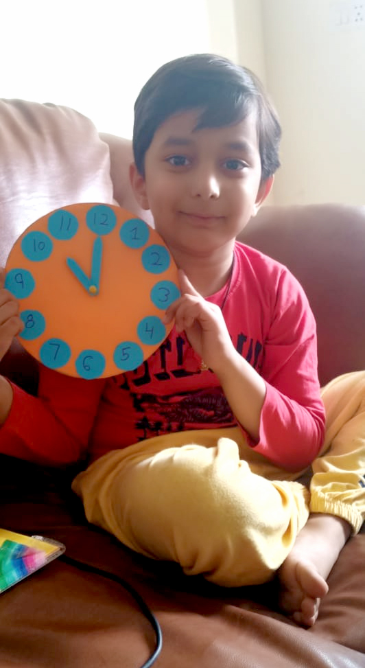 Presidium Indirapuram, STUDENTS ENHANCE THEIR COGNITIVE SKILLS WITH CLOCK MAKING ACTIVITY