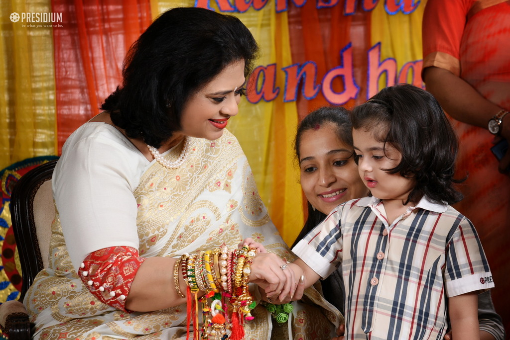 Presidium Indirapuram, STUDENTS PERFORM RAKSHABANDHAN RITUALS WITH MRS.SUDHA GUPTA