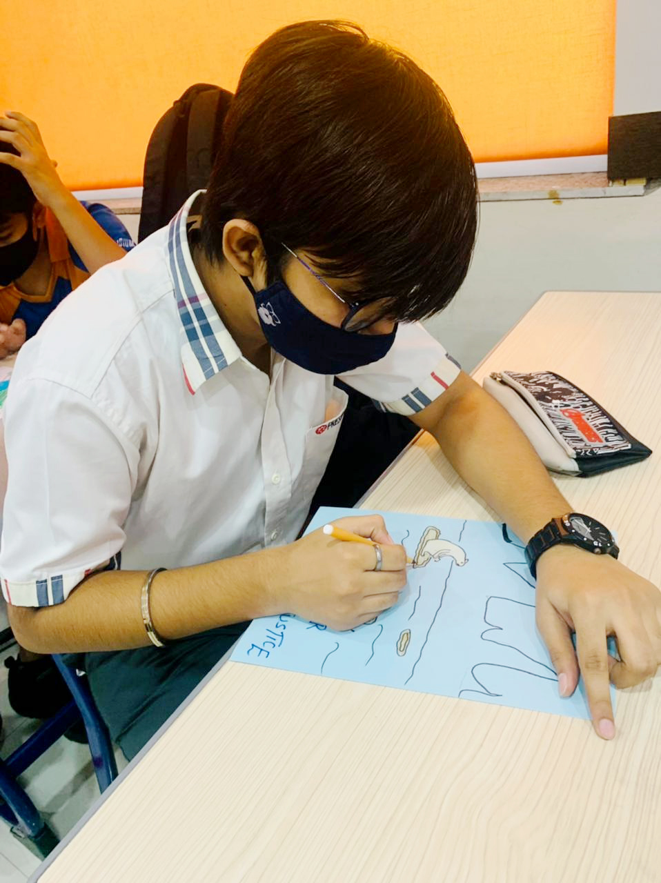 Presidium Rajnagar, STUDENTS PLEDGE TO SAVE MOTHER EARTH WITH POSTER MAKING ACTIVITY Presidium Rajnagar, STUDENTS PLEDGE TO SAVE MOTHER EARTH WITH POSTER MAKING ACTIVITY