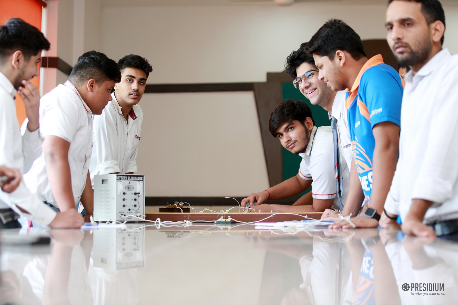 Presidium Rajnagar, STUDENTS LEARN HOW TO USE METER BRIDGE IN PHYSICS ACTIVITY