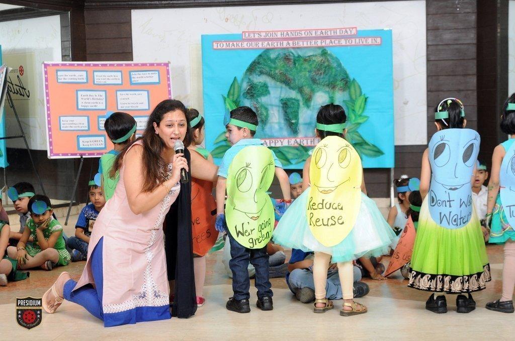 Presidium Indirapuram, PRESIDIANS OF INDIRAPURAM JOIN HANDS TO SAVE MOTHER EARTH Presidium Indirapuram, PRESIDIANS OF INDIRAPURAM JOIN HANDS TO SAVE MOTHER EARTH