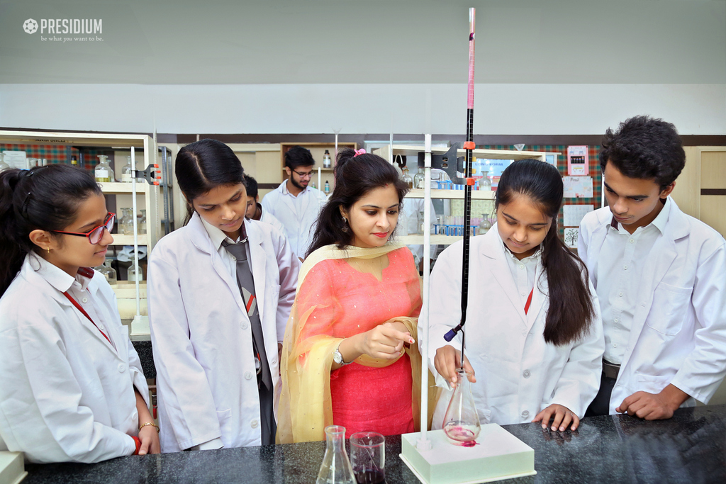 Presidium Gurgaon-57, STUDENTS PERFORM VOLUMETRIC ANALYSIS TEST IN CHEMISTRY LABORATORY