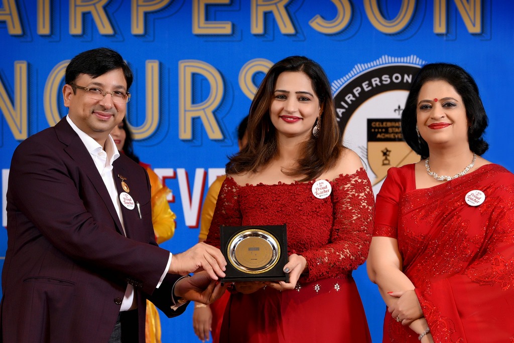 Presidium Gurgaon-57, MRS. SUDHA GUPTA MA’AM  ACKNOWLEDGES TEACHERS  AT CHAIRPERSON HONOURS