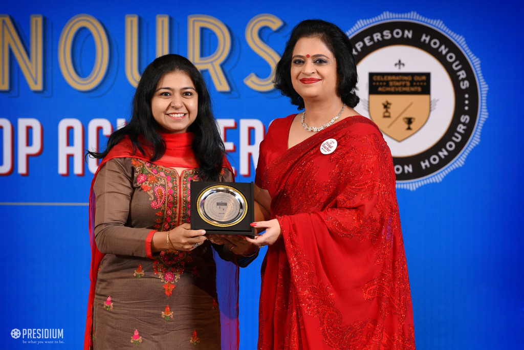 Presidium Punjabi Bagh, MRS. SUDHA GUPTA  HONOURS TEACHERS  AT CHAIRPERSON HONOURS