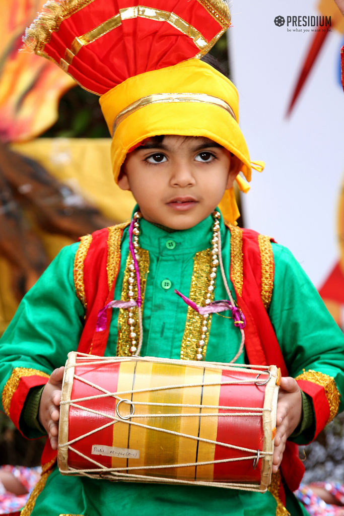 Presidium Punjabi Bagh, PRESIDIANS CELEBRATE LOHRI WITH SWEETS, SONGS, AND DANCE