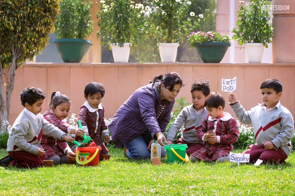 Presidium Dwarka-6, SOWING ACTIVITY: PRESIDIANS ENJOY A HANDS ON LEARNING EXPERIENCE