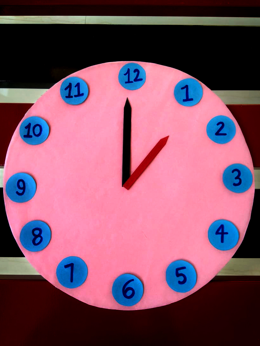 Presidium Indirapuram, STUDENTS ENHANCE THEIR COGNITIVE SKILLS WITH CLOCK MAKING ACTIVITY