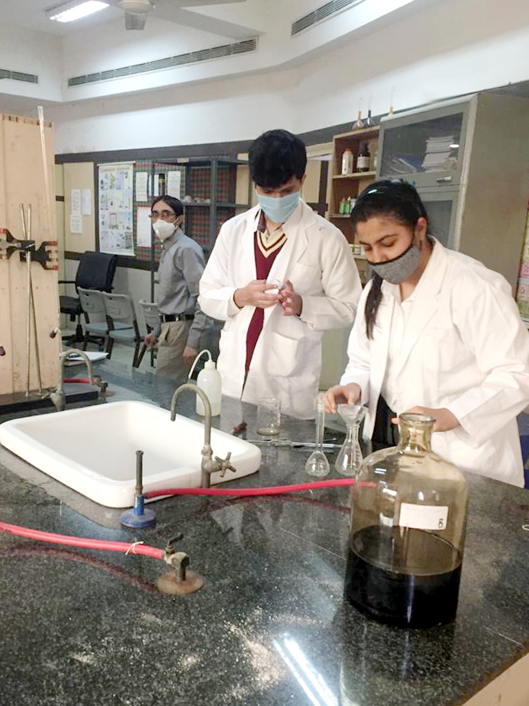 Presidium Gurgaon-57, CHEMISTRY PRACTICAL: STUDENTS STRENGTHEN THEIR PRACTICAL SKILLS