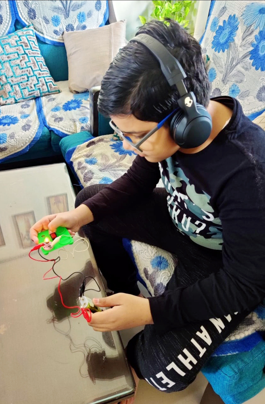 STUDENTS TAKE PART IN ELECTRIC CIRCUIT ACTIVITY 2020